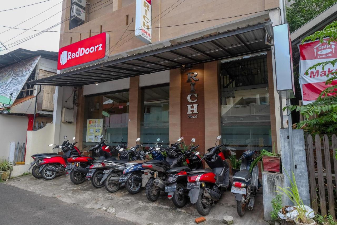 Reddoorz At Hotel Rich Parepare Near Pantai Mattirotasi Exterior foto