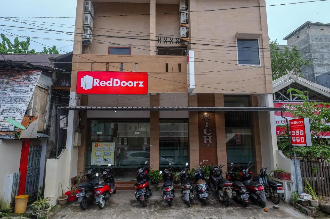 Reddoorz At Hotel Rich Parepare Near Pantai Mattirotasi Exterior foto